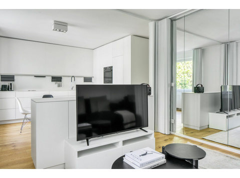 Chic Innere Stadt 2BR w/ Elevator, steps from Stephansdom - For Rent