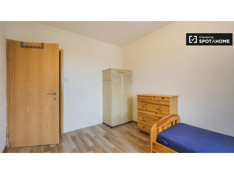 Quarto acolhedor para alugar em apartamento com 5 quartos… - Aluguel