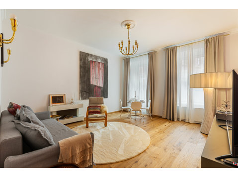 Elegant, sunny and central Apartment in Wien Mitte - For Rent