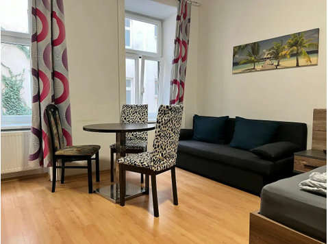 Fashionable & lovingly furnished studio flat - In Affitto