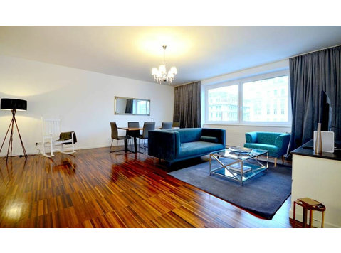 First class apartment with lovely decor and view directly… - Aluguel