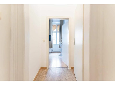 Gorgeous, cute home in the heart of town, 6 Mins to Lugner… - For Rent