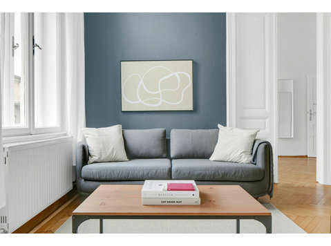 Historic Innere Stadt 3BR w/ Elevator & Great View near U1 - Disewakan