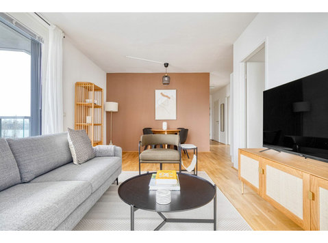 Leopoldstadt 2br w/ gym, view & elevator, nr U2 - For Rent