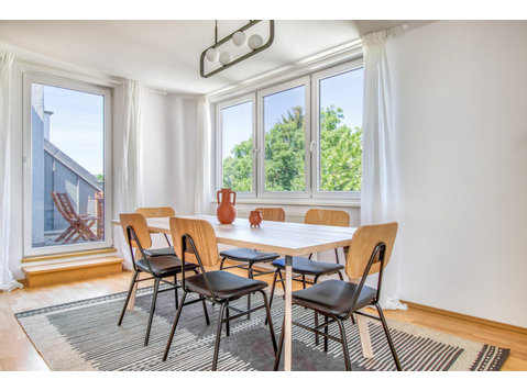 Luxe Hietzing 3BR w/ Community Garden & Private Terrace - For Rent