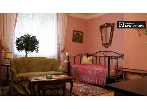Master room for rent 4-bedroom apartment in Wieden, Vienna - Za iznajmljivanje