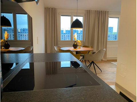 New luxury home in great location - Kiadó