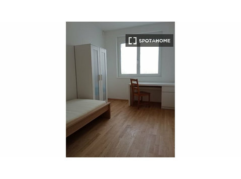 Pokój do wynajęcia w mieszkaniu z 4 sypialniami w Wiedniu,… - Do wynajęcia