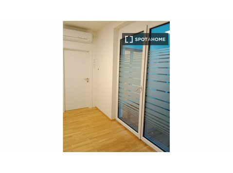 Zimmer zu vermieten in einer 4-Zimmer-Wohnung in Wien, Wien - Zu Vermieten