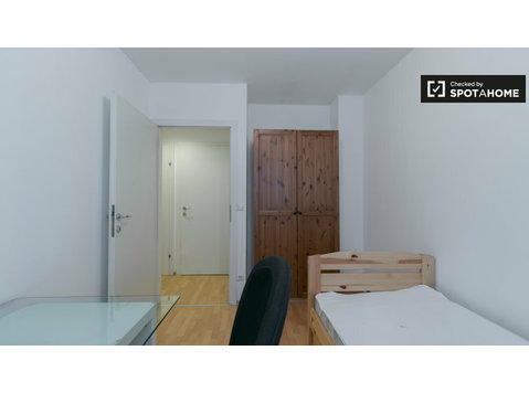 Room for rent in apartment with 3-bedrooms in Margareten - For Rent