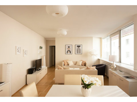 Spacious 2-bedroom flat - centrally located - Til Leie
