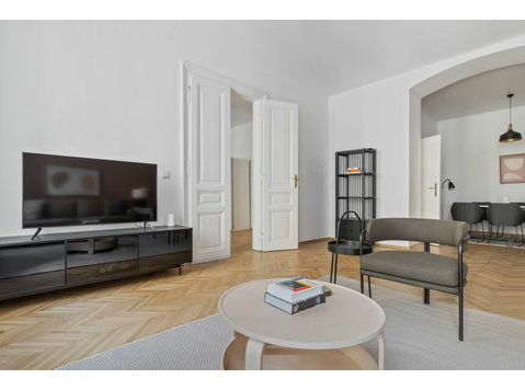 Spacious 2-room flat in Alsergrund with city view - 	
Uthyres