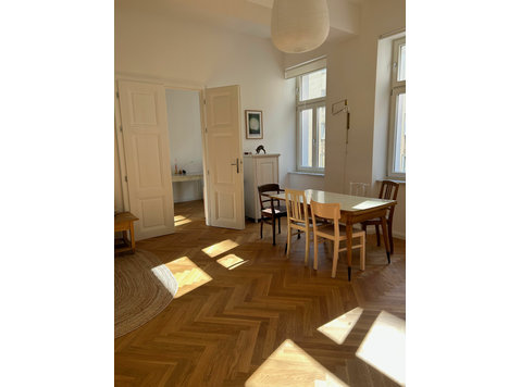 Stylish old building, central location, freshly renovated - Disewakan