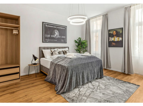 Three-Bedroom Apartment Mariahilfer Strasse - K pronájmu