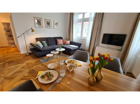 Top renovated and fully furnished old building apartment - Te Huur