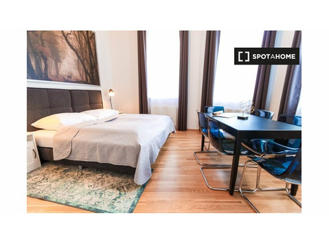 1-bedroom apartment for rent in Vienna - Căn hộ