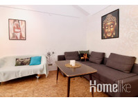 Colorful and modern apartment next Hundertwasser - شقق
