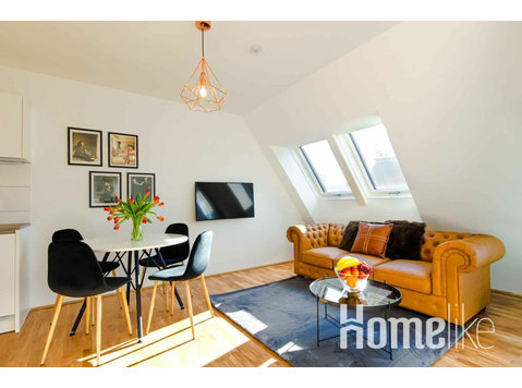 Luxurious & Cozy | Prime Location, ♛King Bed, View - Apartamente
