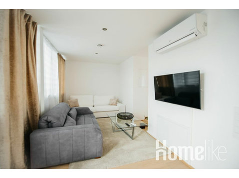 Luxury apartment in 18 district for 4 people - דירות