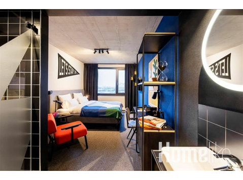 Moderne executive kamer met kingsize bed - Woning delen