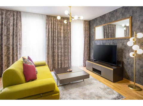 SUPERIOR ONE BEDROOM WITH BALCONY GARDEN VIEW - Apartmani