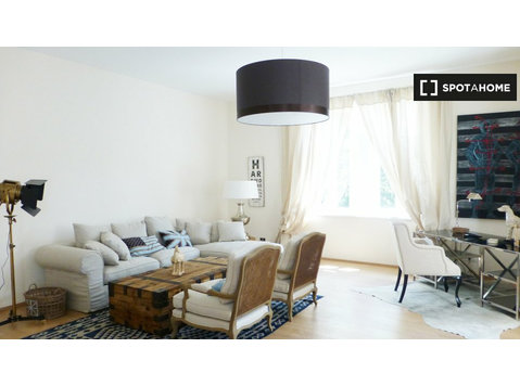 Spacious 3-bedroom apartment for rent in Alsergrund, Vienna - Căn hộ