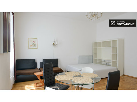 Studio apartment for rent in Rudolfsheim-Fünfhaus, Vienna - Byty