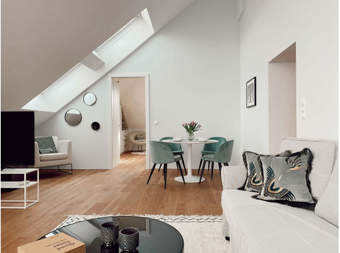 Style & Komfort - Dachgeschoßtraum Nähe Rathaus mit Terrasse - Apartments