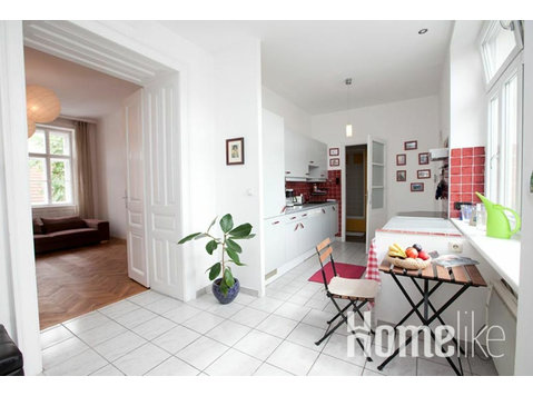 Very large 2 bedroom in quiet house from 1900 - Apartamente