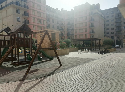 1 bedroom new apt in White City - Apartments