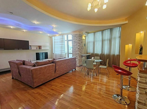 2 bedroom modern apartment Sahil&28 May in city center - Apartments