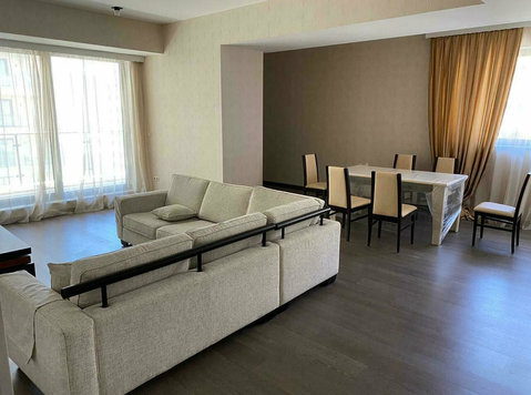 3 bedroom apartment in Port Baku. - Pisos