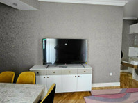 White City 1 bedroom newly renovated modern Apt. - 	
Lägenheter