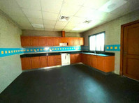 semi furnished 4 bhk villa for rent in sanad Bd.650/- - Houses