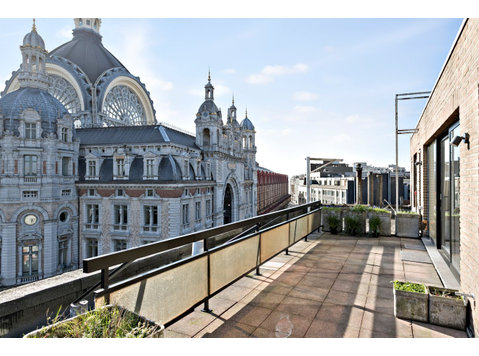 Koningin Astridplein, Antwerpen - Apartamente