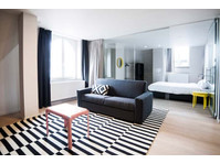 Meir 401 - 2 Bedrooms Apartment with balcony - Apartman Daireleri