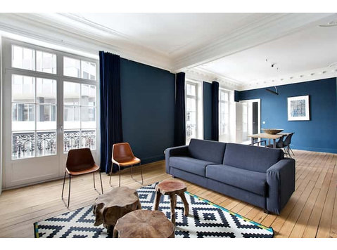 Theatre 201 - 2 Bedrooms Apartment - Apartamente