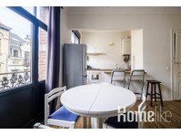 2 room bright apartment in trendy st Gilles - 	
Lägenheter