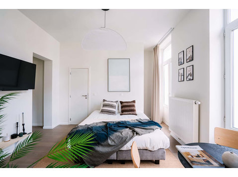 Louise 302 - Studio Apartment with Balcony - Leiligheter
