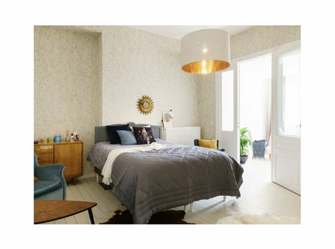 Two room suite w/private bathroom and separate sitting room - Flatshare