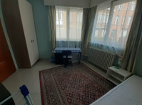 Nice and bright room close to Nato, Airport, Toyota - Woning delen