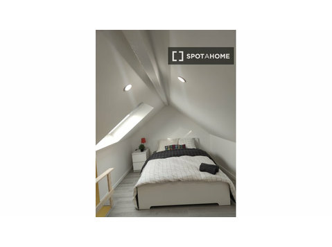Bedroom for rent, Saint-Jose-ten-noode, Brussels - Aluguel
