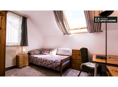 Uroczy pokój w apartamencie z 2 sypialniami w Anderlecht w… - Do wynajęcia