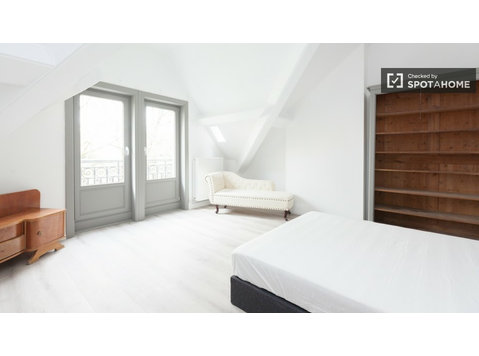 Camera confortevole in appartamento con 2 camere da letto… - In Affitto