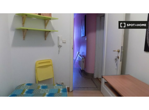 Quarto aconchegante para alugar em casa de 11 quartos em… - Aluguel