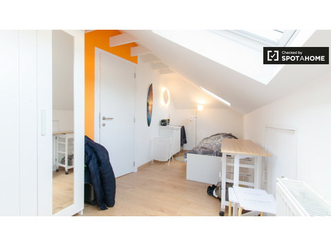 Gemütliches Zimmer in einer Wohnung in… - Zu Vermieten