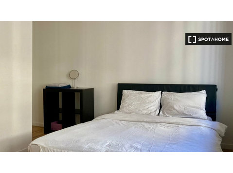Dekoriertes Zimmer in einer 2-Zimmer-Wohnung in Ixelles,… - Zu Vermieten
