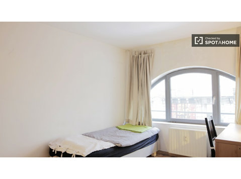 Chambre décorée dans un appartement à Bruxelles Centre Ville - À louer
