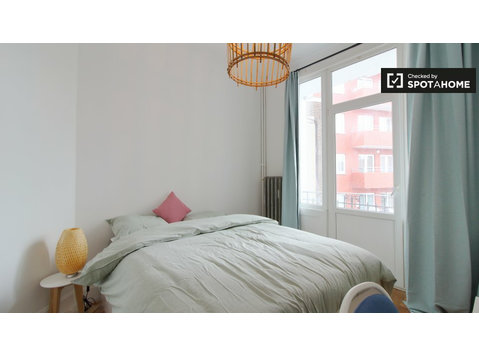Double room for rent, 2-bedroom apartment,  Molenbeek - For Rent