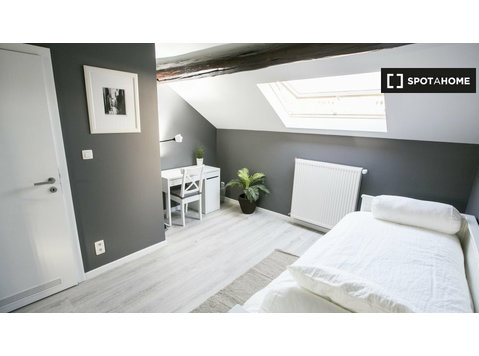 En-suite room in 7-bedroom house, European Quarter, Brussels - De inchiriat